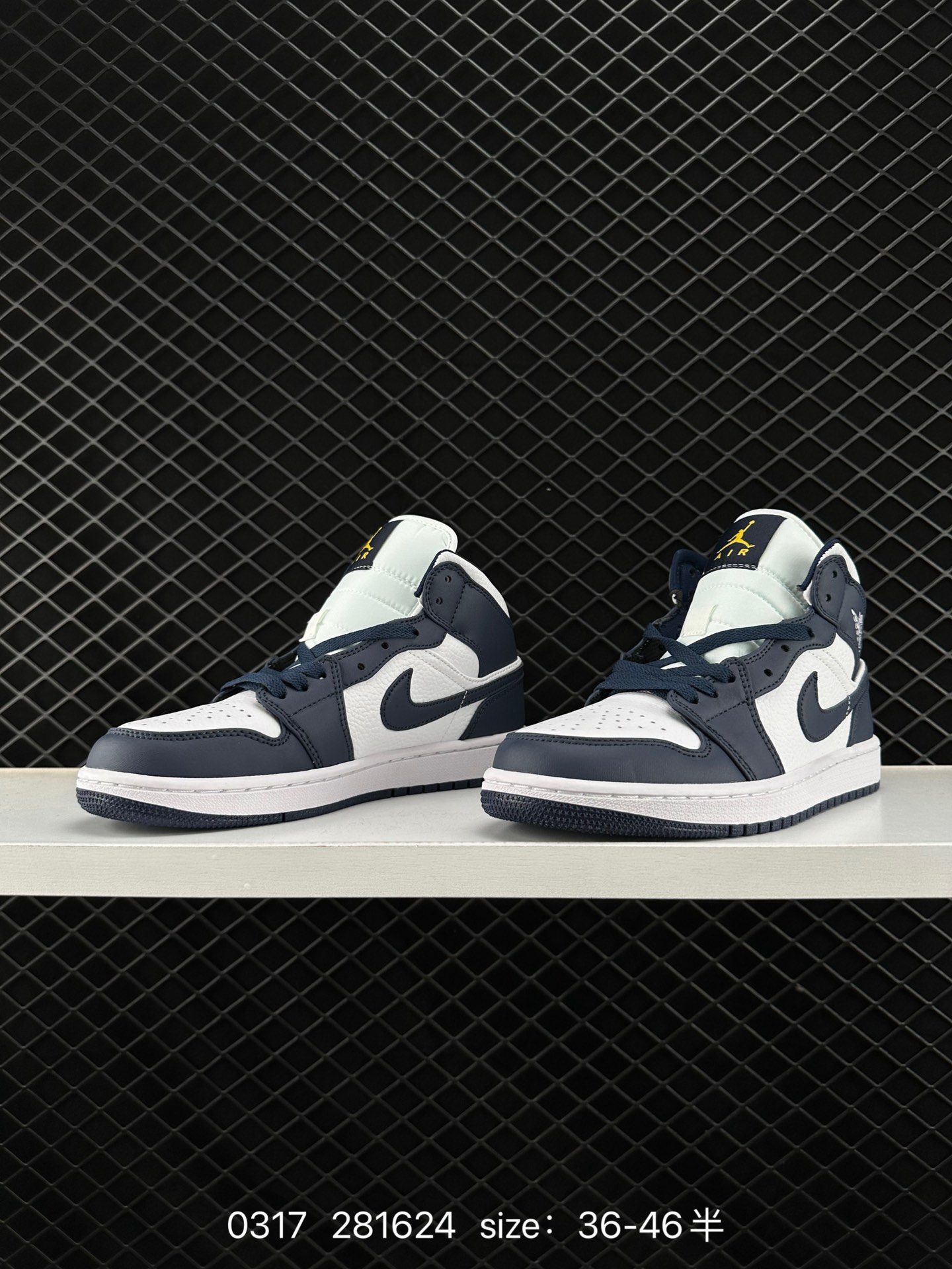 （NIKE）AIR JORDAN 1 MID